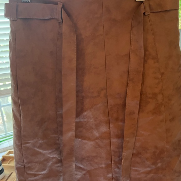 BCBG a Carmel leather skirt only worn 2x. Gorgeous with boots ! - Picture 2 of 9